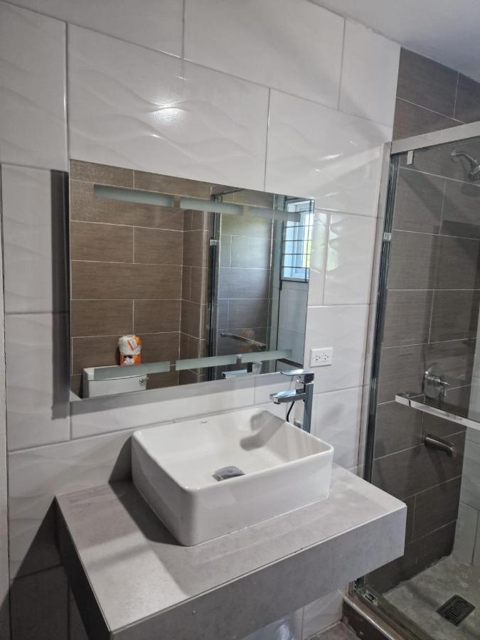 Amharic Hotel คิงส์ตัน ภายนอก รูปภาพ